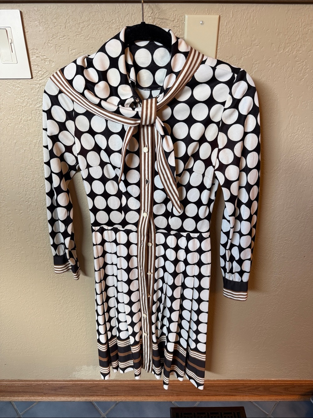 Vintage Sleeve Tie-Neck Dress in Black & White
